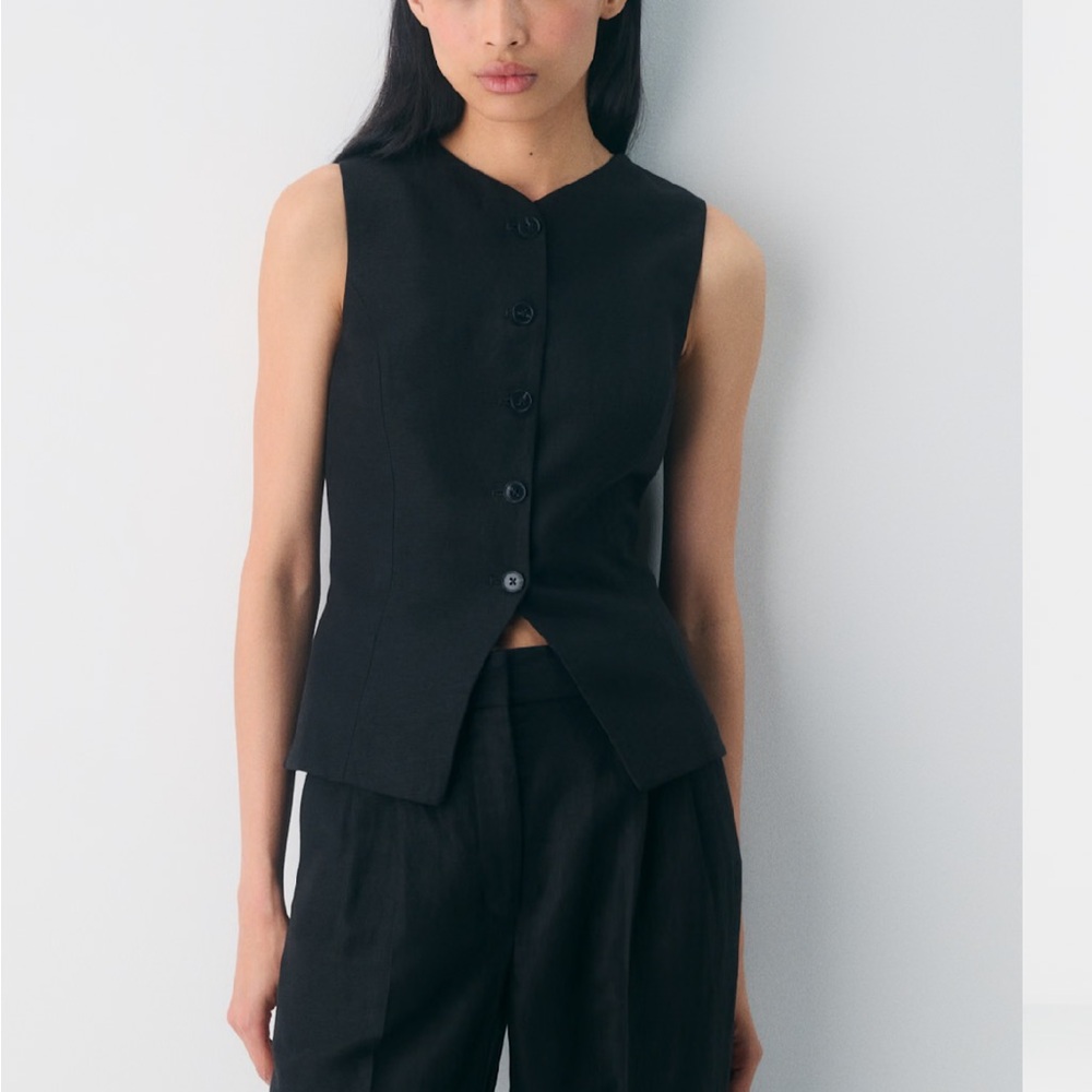 Cruise Linen Regal Vest Aritzia